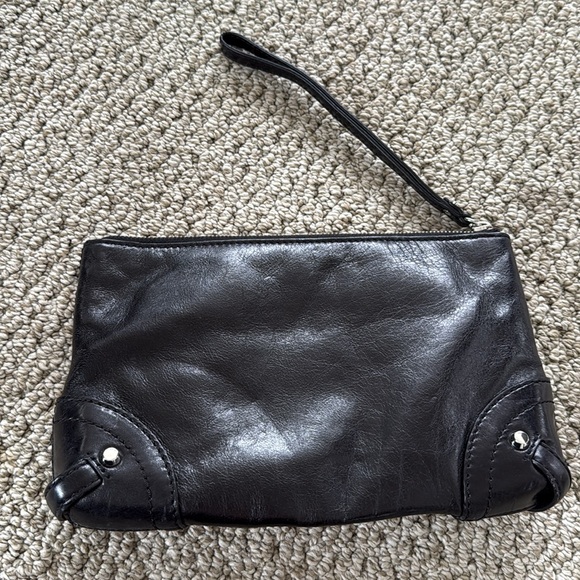 Authentic michael Kors wristlet/clutch - Picture 2 of 7